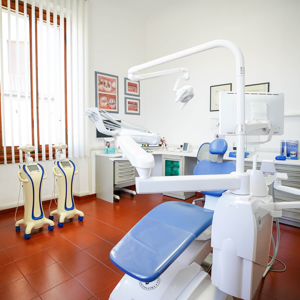 attrezzature-main Sala operatoria dello studio odontoiatrico Spacocci a Firenze
